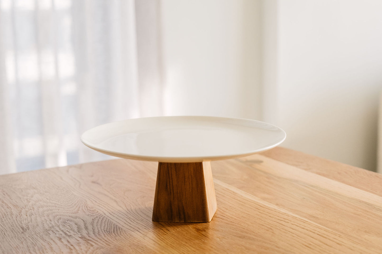 The White Cake Stand