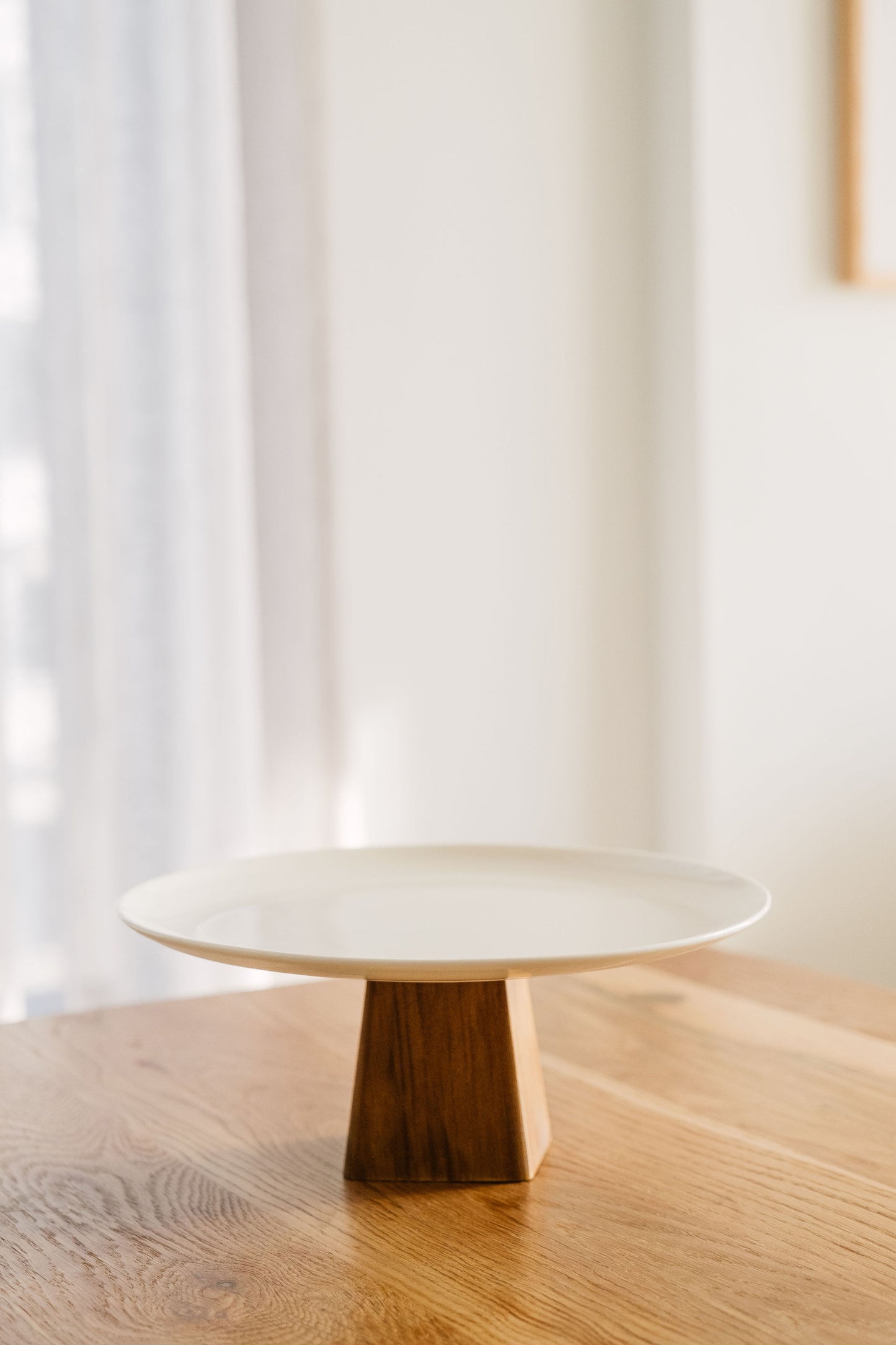 The White Cake Stand